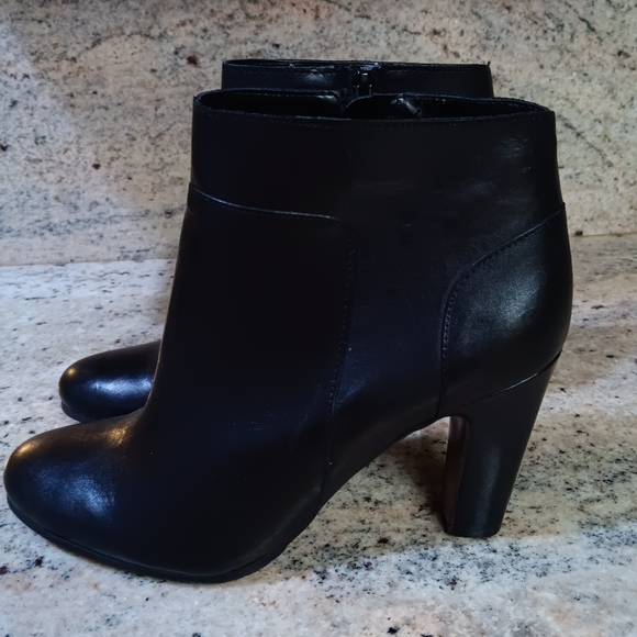 Naturalizer Sierra Ankle Boot in Black Leather Size 10 M COMFORT - Picture 3 of 6